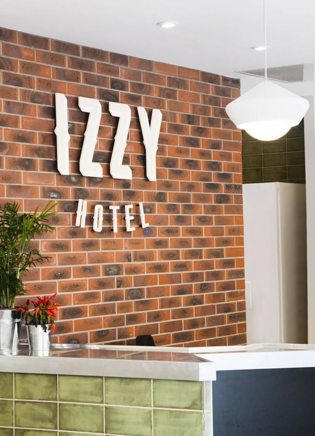 Hotel Izzy - Recepción